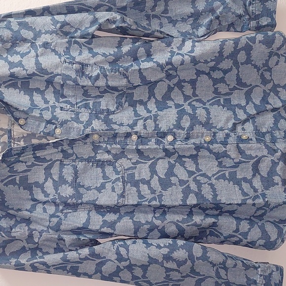 Loft Ann Taylor Denim Floral Button Up Blouse. Great Condition Size M - Picture 2 of 7